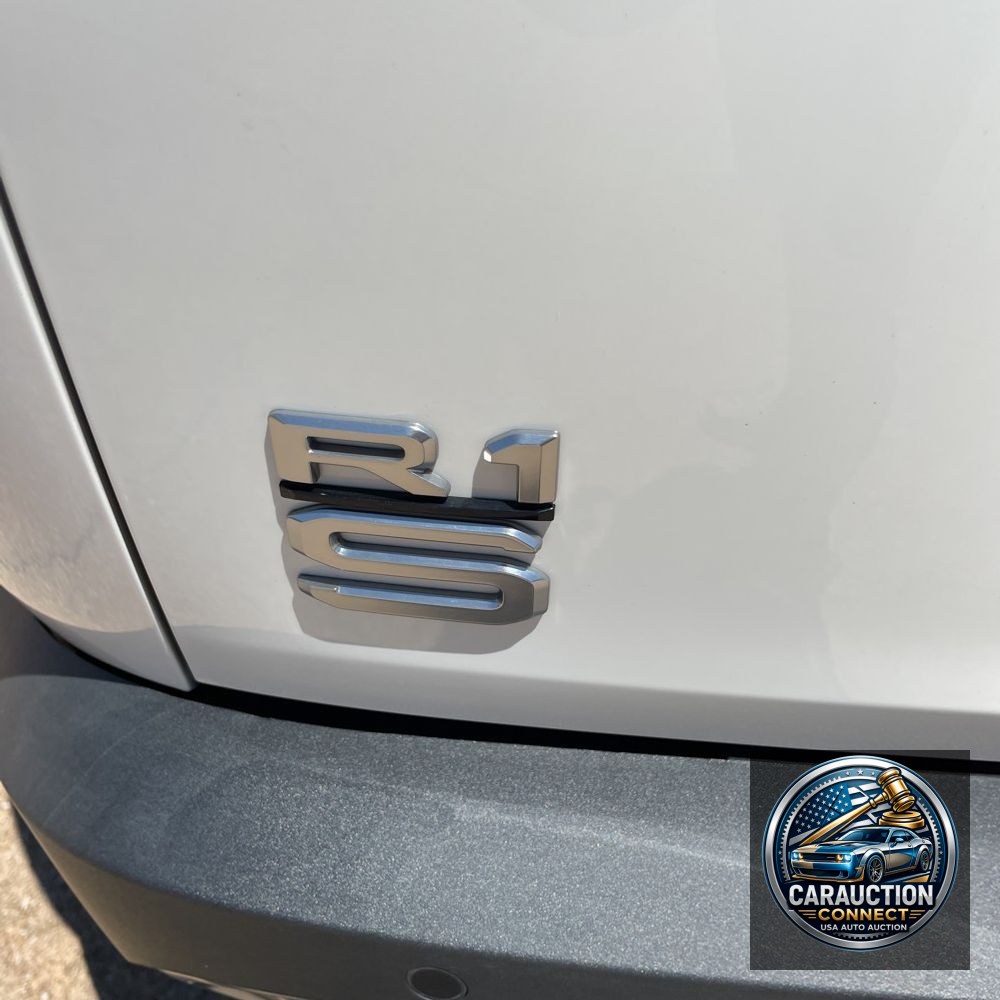 2025 Rivian R1S Adventure Dual-Motor