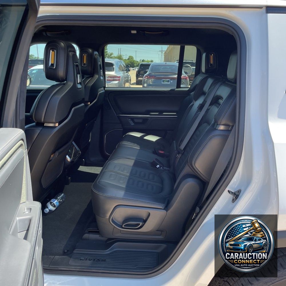 2025 Rivian R1S Adventure Dual-Motor