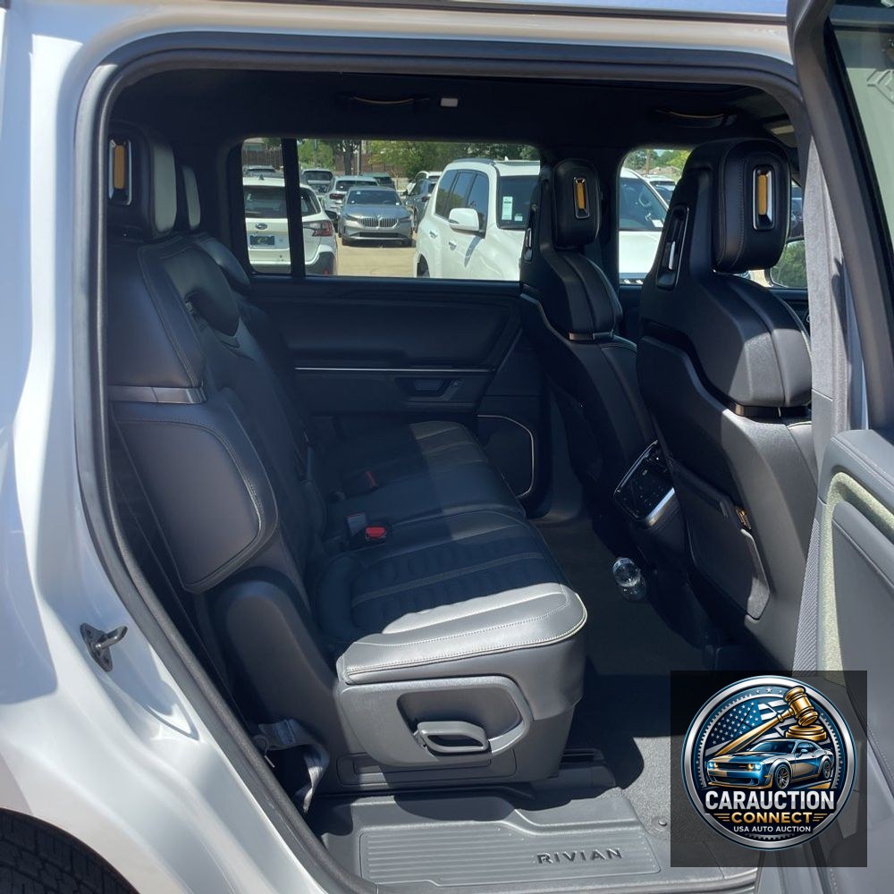 2025 Rivian R1S Adventure Dual-Motor