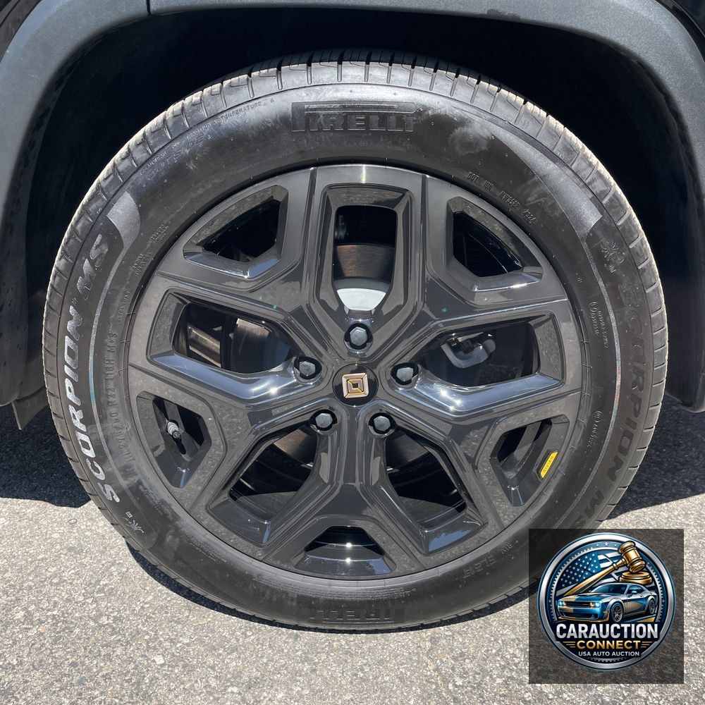 2025 Rivian R1S Adventure Dual-Motor