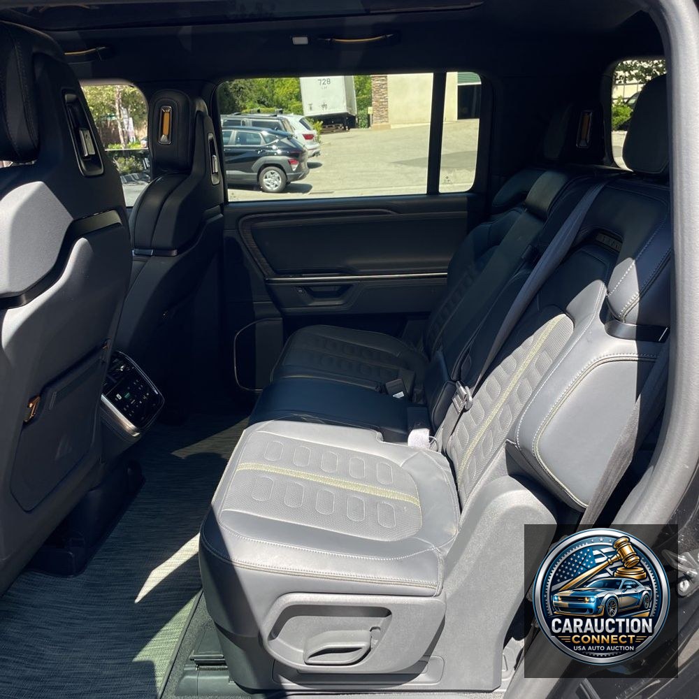 2025 Rivian R1S Adventure Dual-Motor
