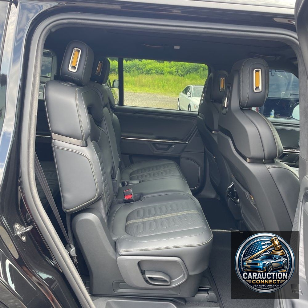 2025 Rivian R1S Adventure Dual-Motor