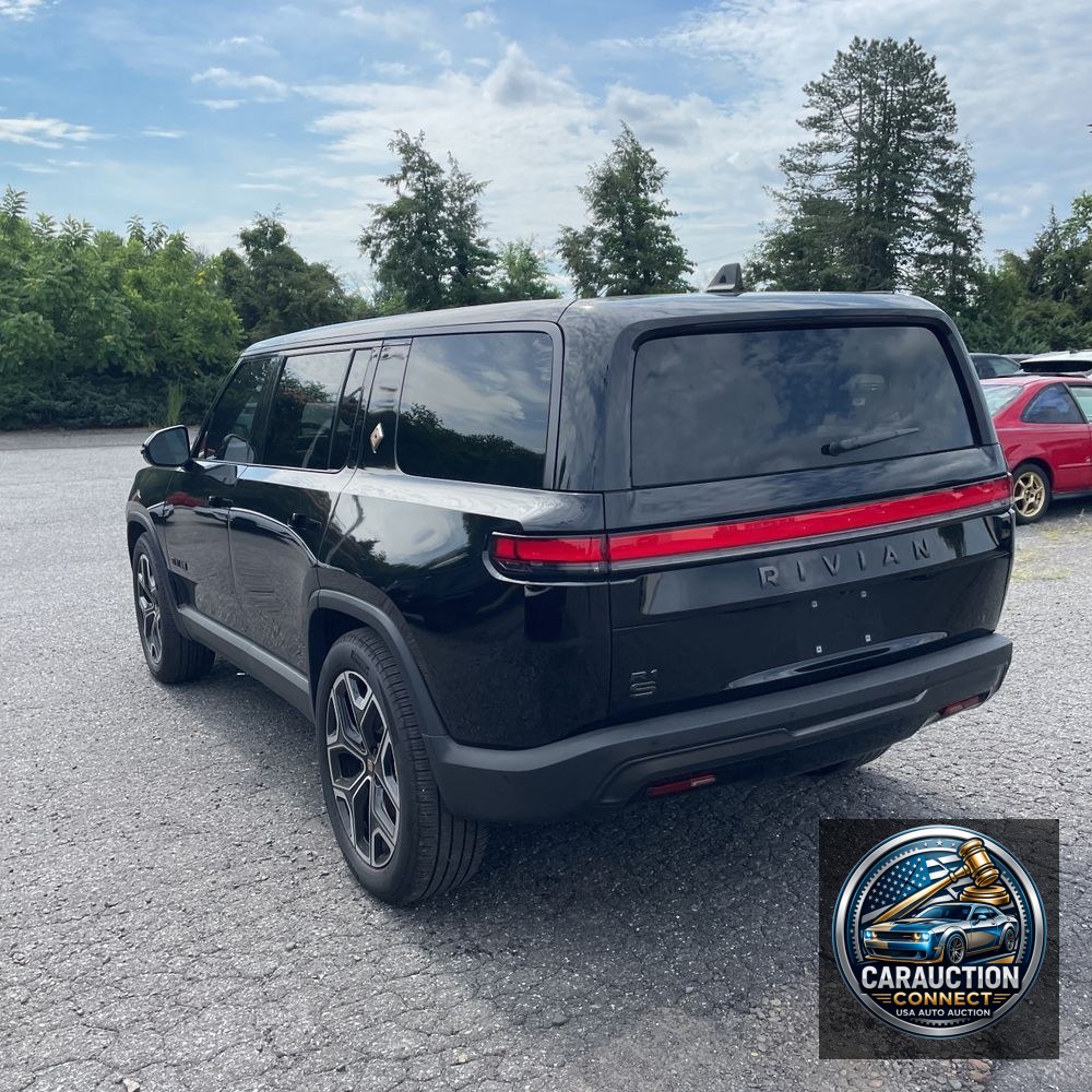 2025 Rivian R1S Adventure Dual-Motor