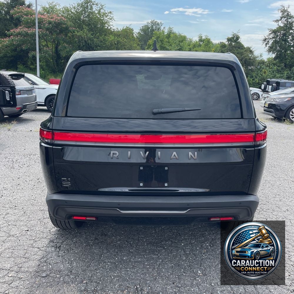 2025 Rivian R1S Adventure Dual-Motor