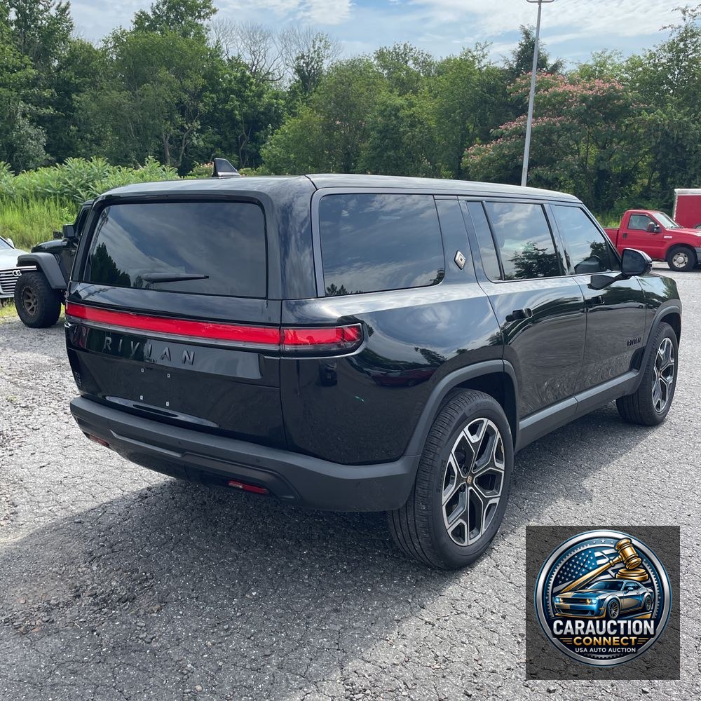 2025 Rivian R1S Adventure Dual-Motor