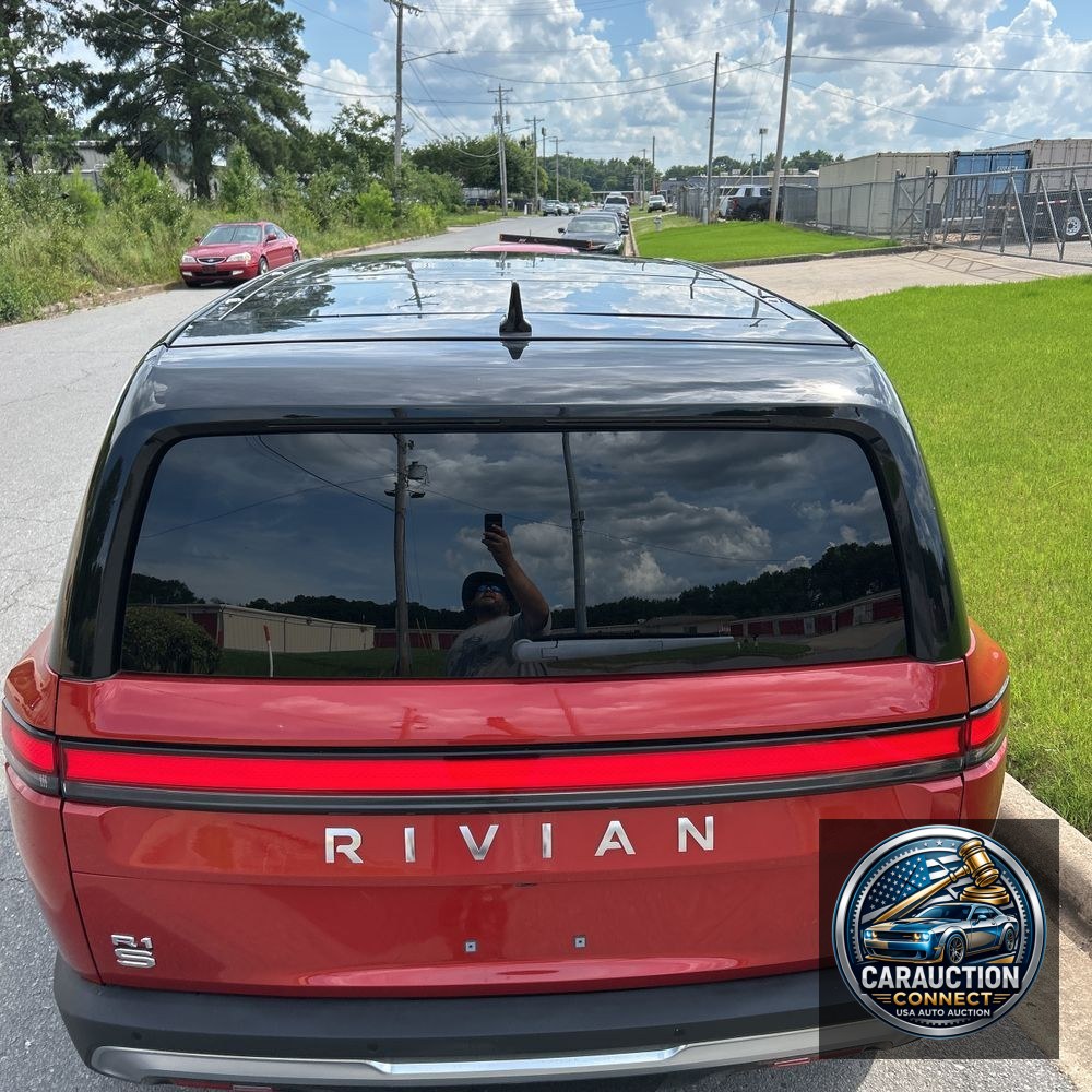 2024 Rivian R1S Adventure Dual-Motor