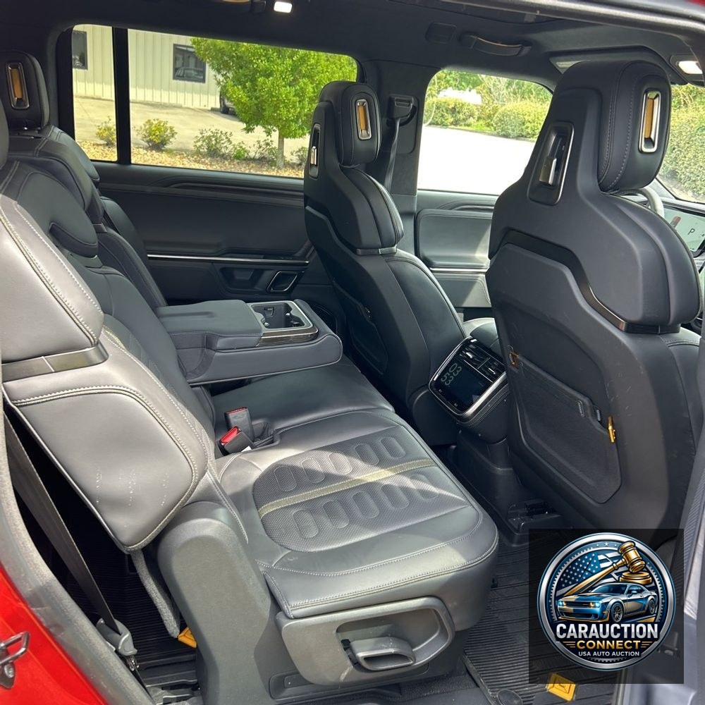 2024 Rivian R1S Adventure Dual-Motor