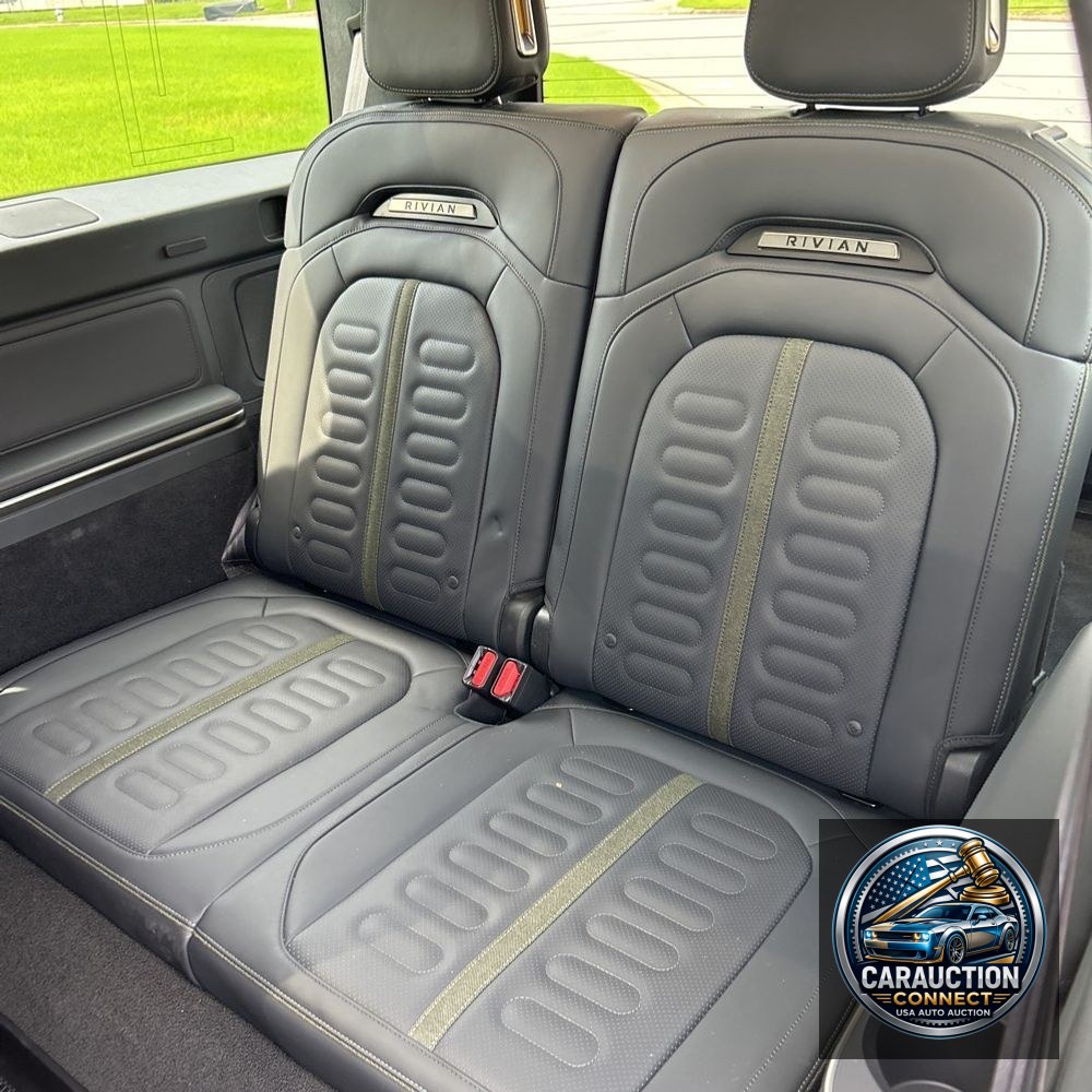 2024 Rivian R1S Adventure Dual-Motor