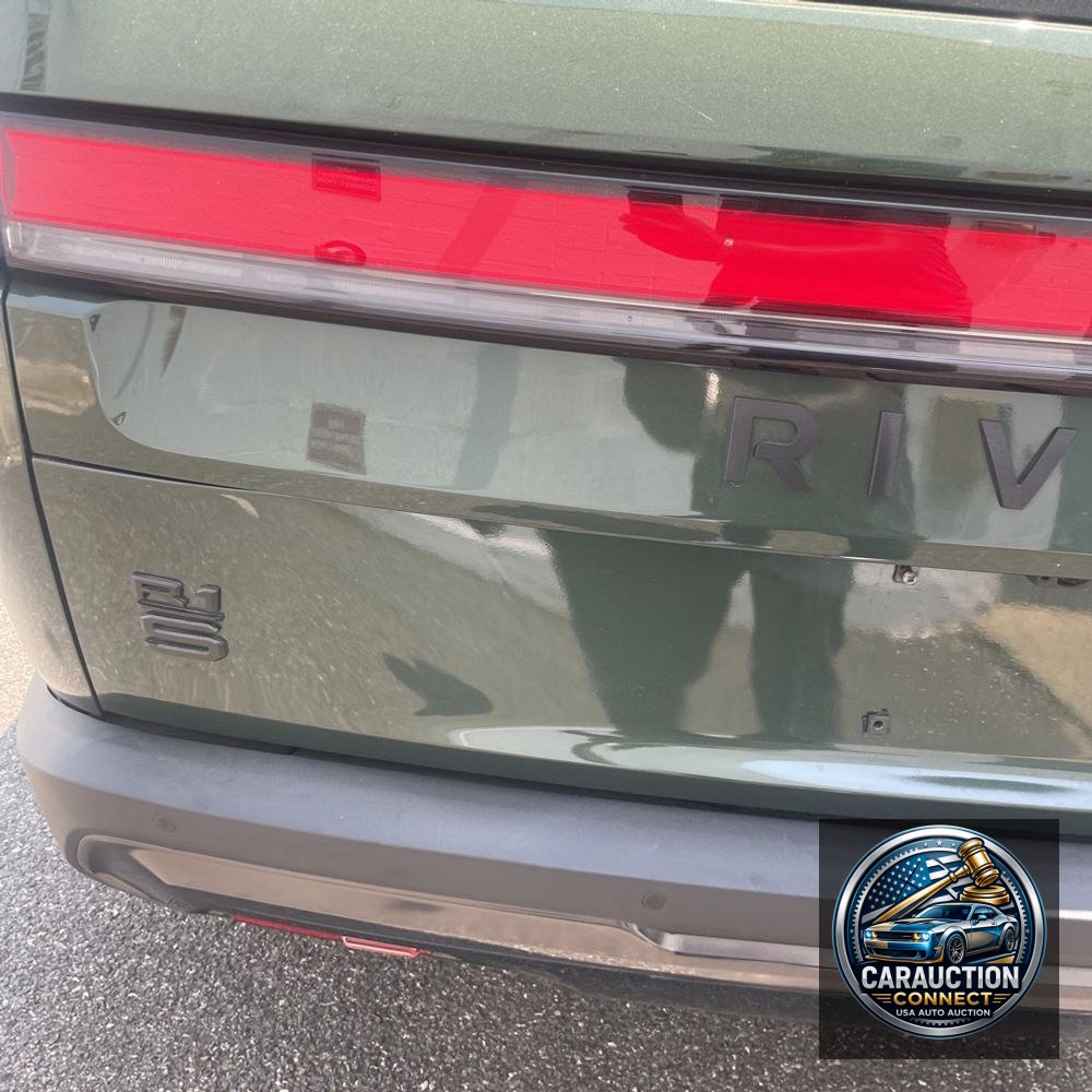 2025 Rivian R1S Adventure Dual-Motor