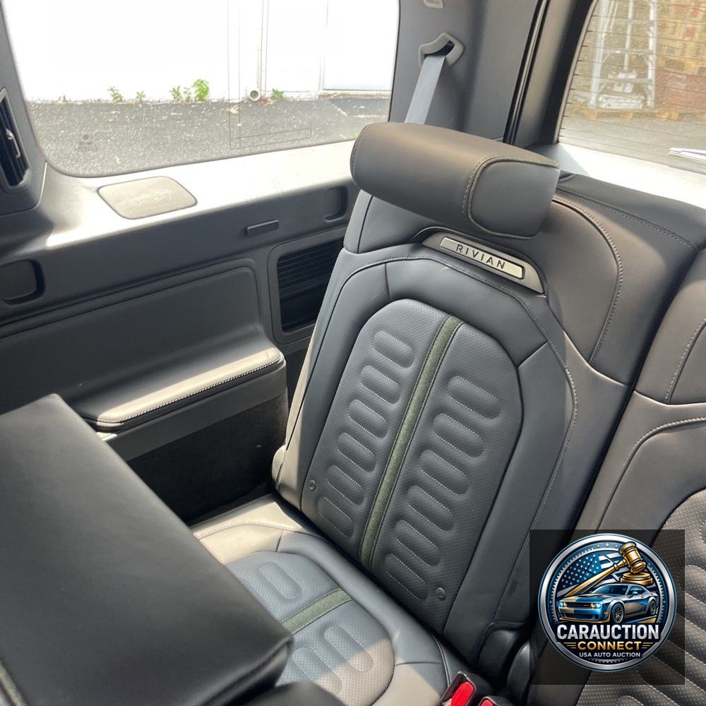 2025 Rivian R1S Adventure Dual-Motor