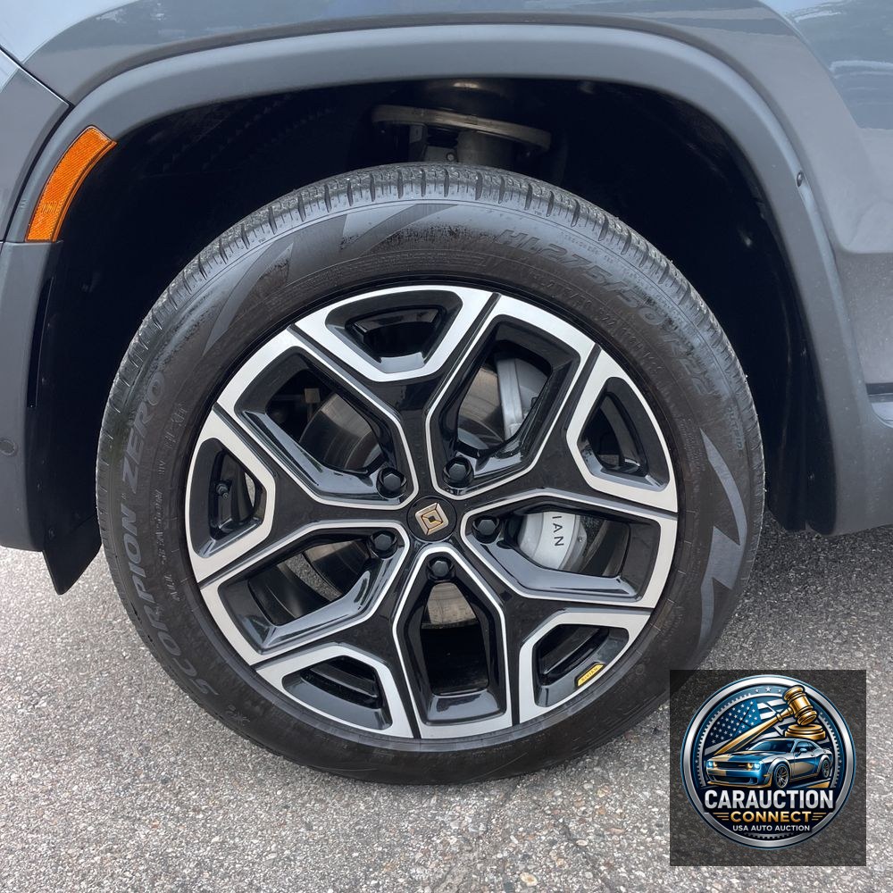 2024 Rivian R1S Adventure Dual-Motor