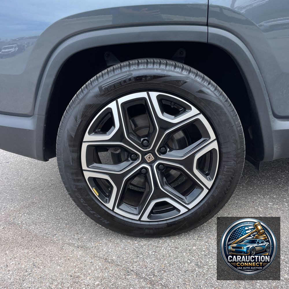 2024 Rivian R1S Adventure Dual-Motor