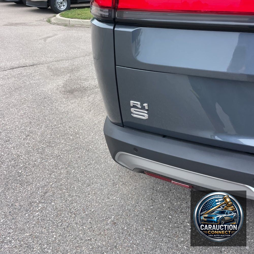 2024 Rivian R1S Adventure Dual-Motor