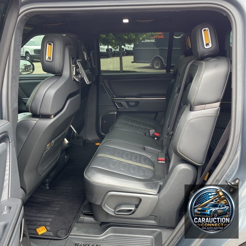 2024 Rivian R1S Adventure Dual-Motor