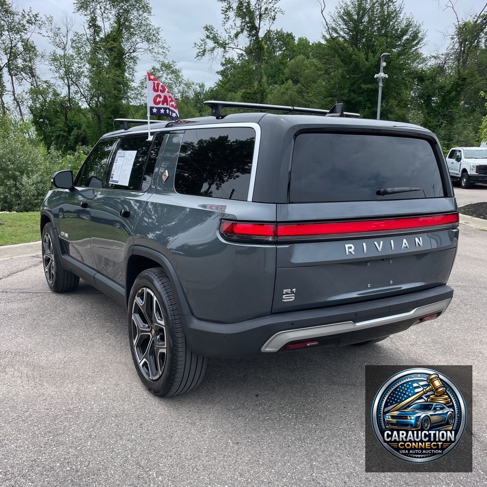 2024 Rivian R1S Adventure Dual-Motor