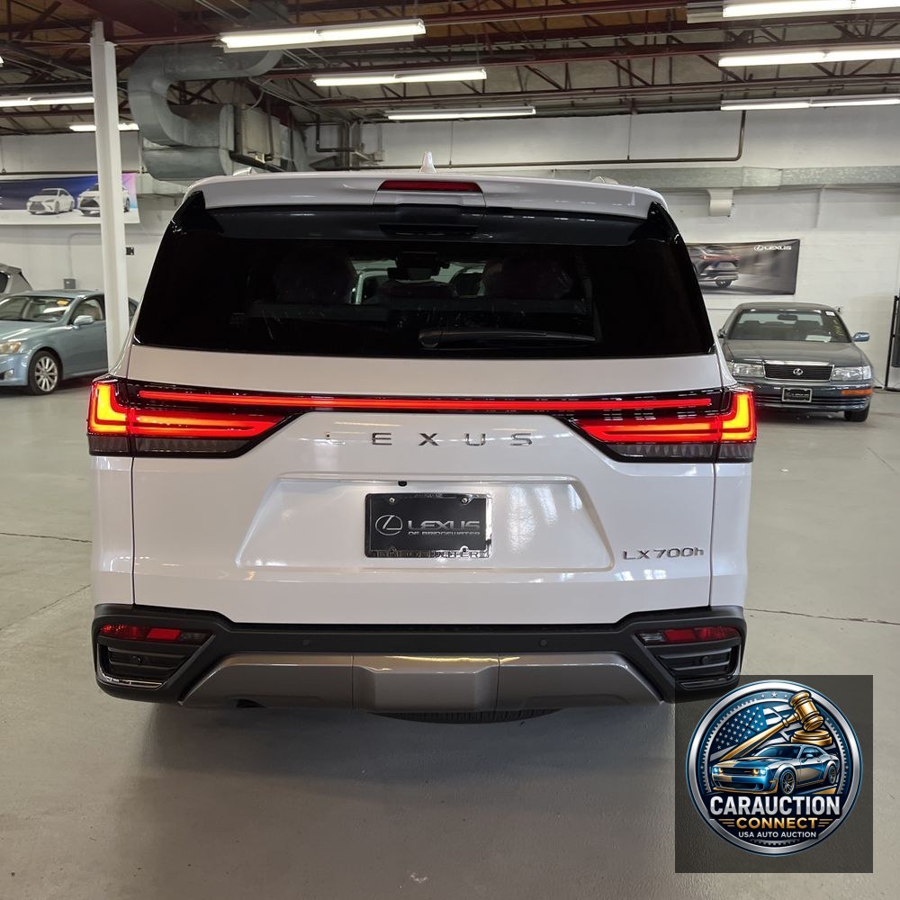 2025 Lexus LX 700h Luxury