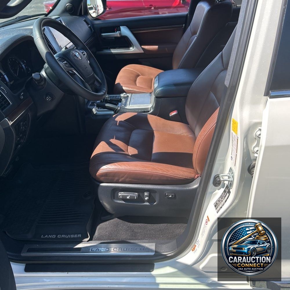 2019 Toyota Land Cruiser Base