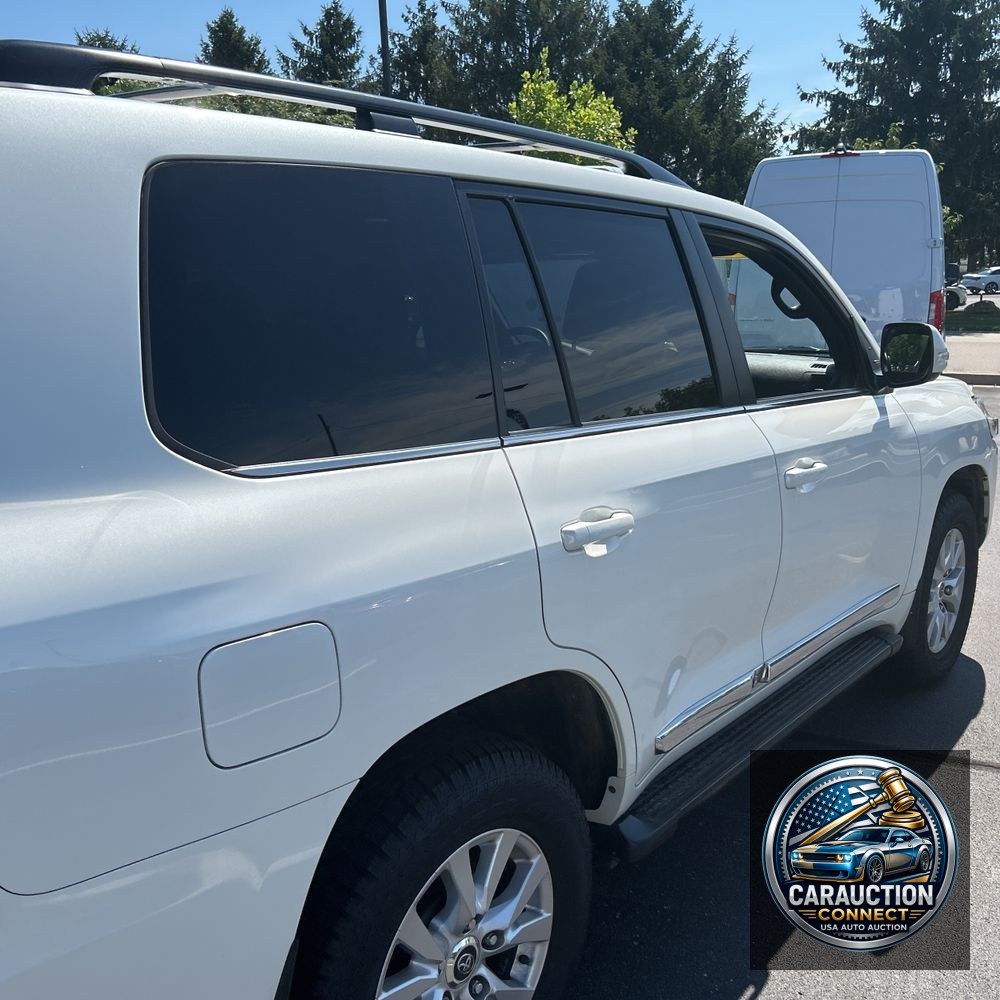 2019 Toyota Land Cruiser Base