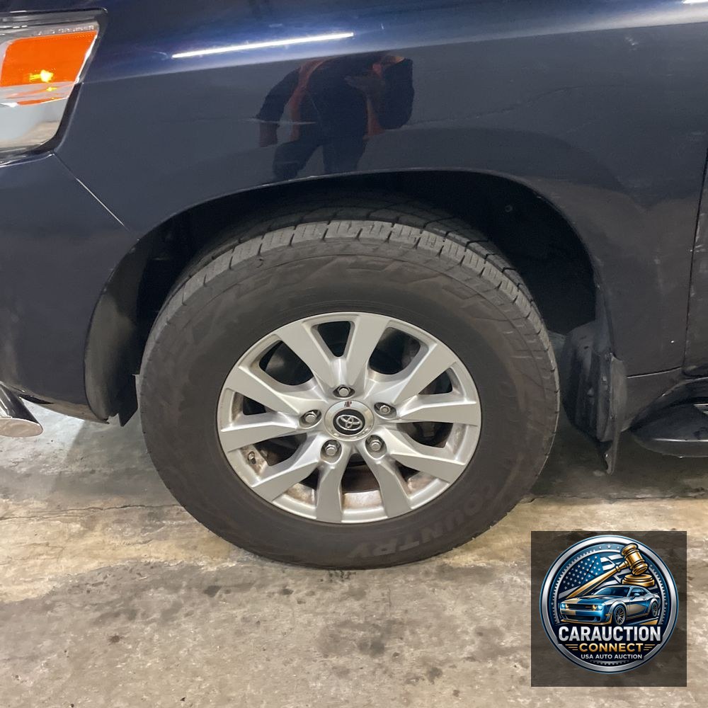 2019 Toyota Land Cruiser Base
