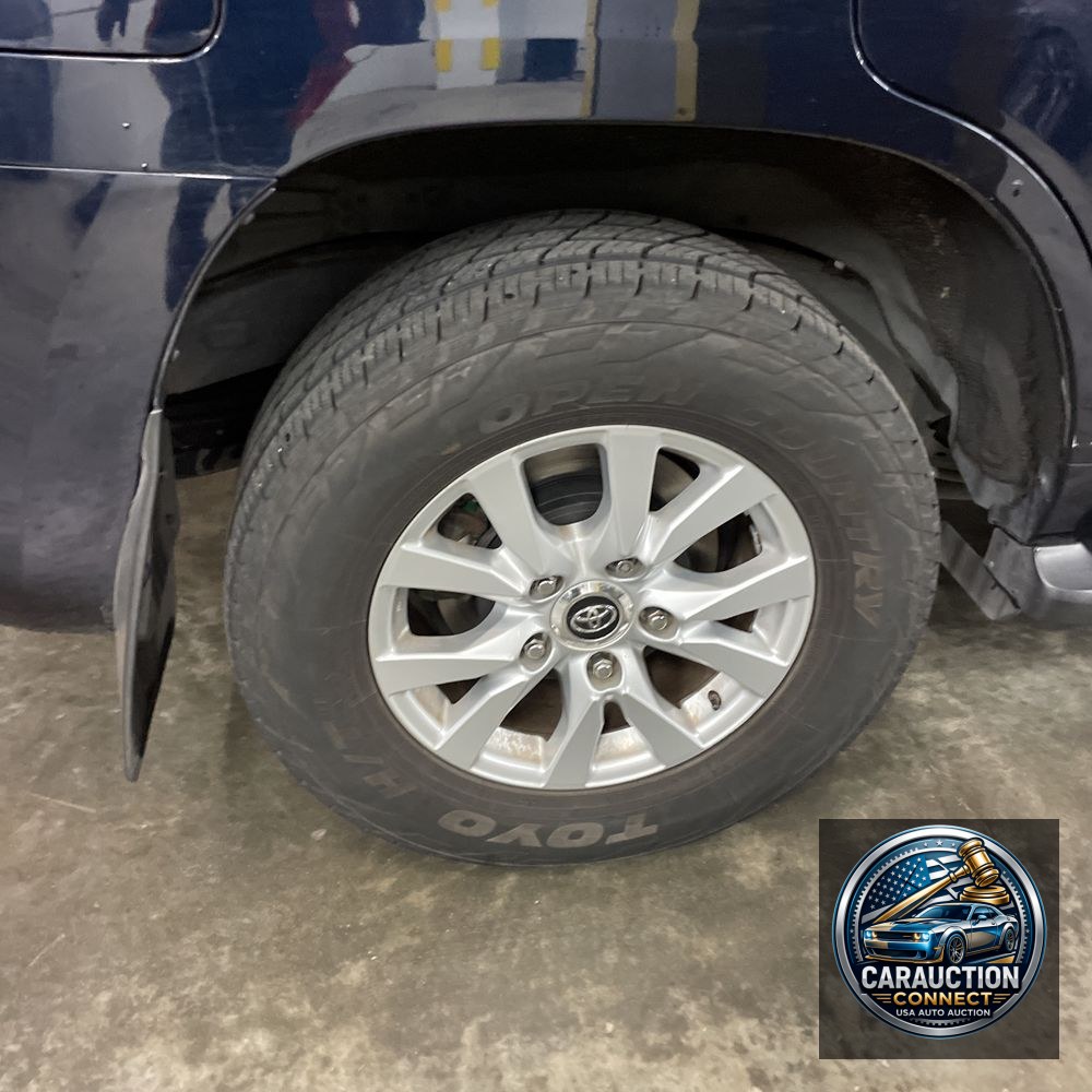 2019 Toyota Land Cruiser Base