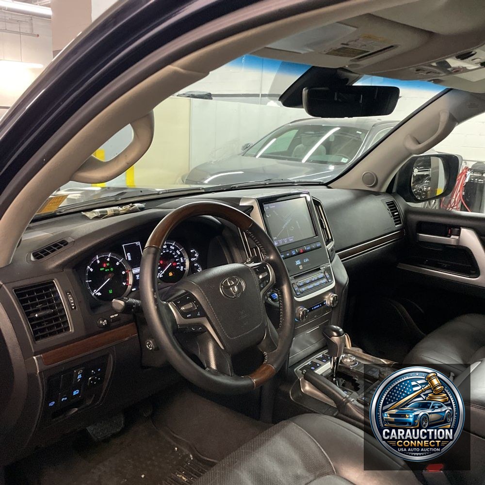 2019 Toyota Land Cruiser Base