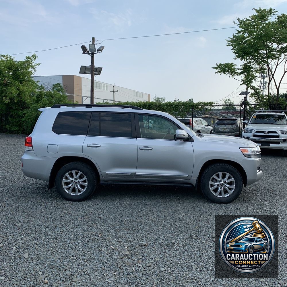 2017 Toyota Land Cruiser Base