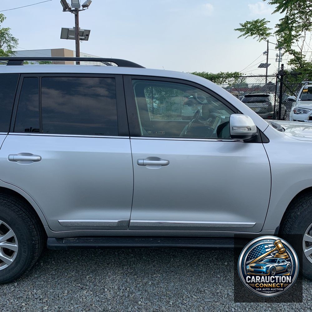 2017 Toyota Land Cruiser Base