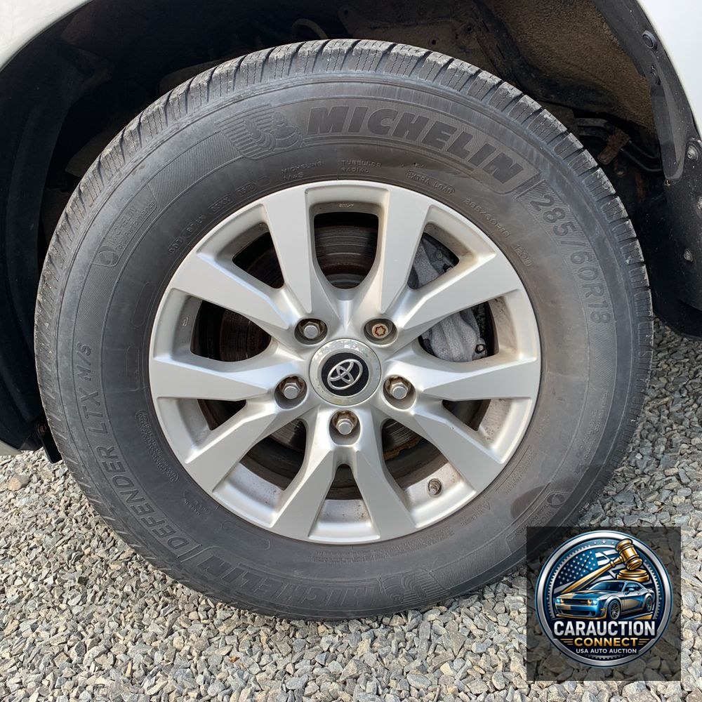 2017 Toyota Land Cruiser Base