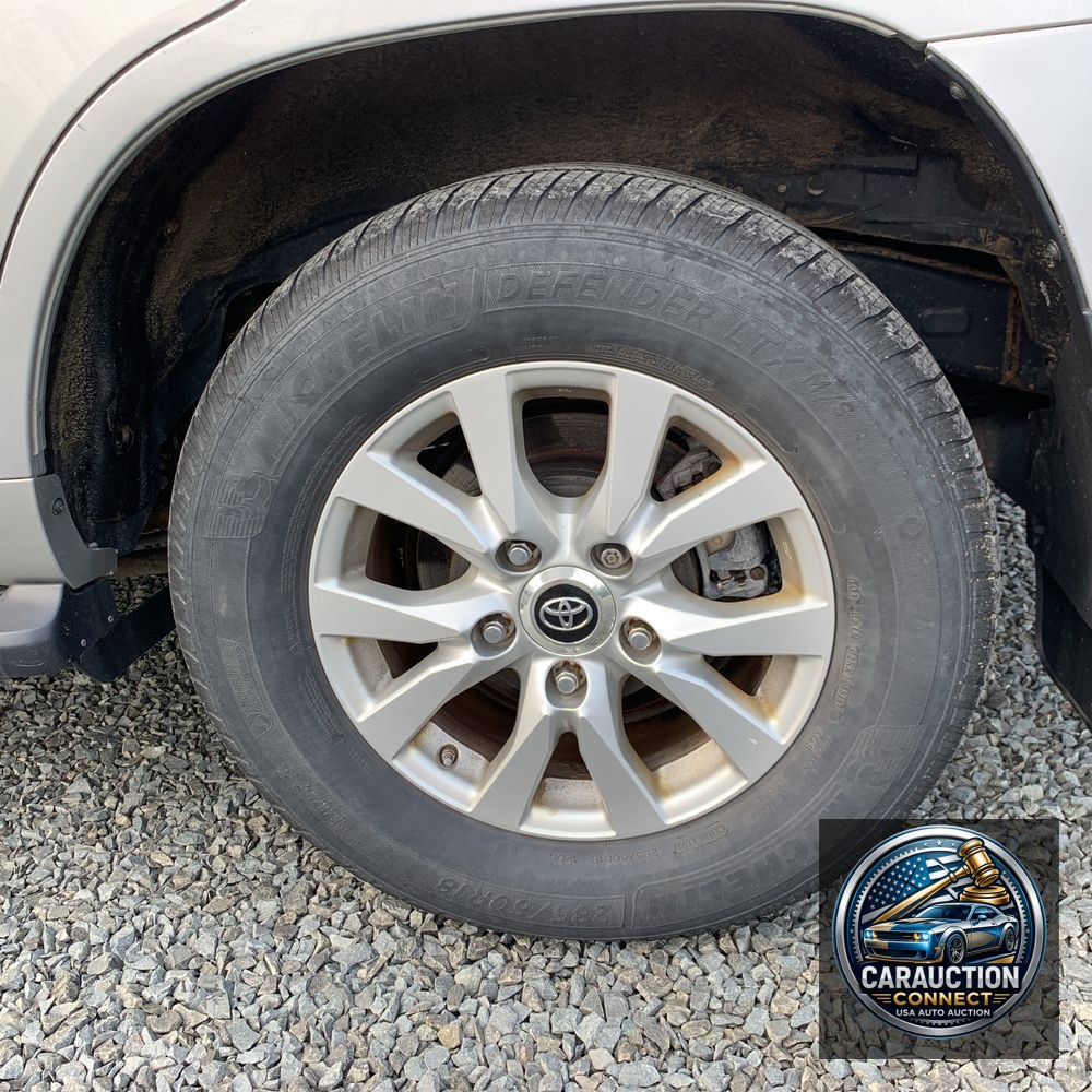 2017 Toyota Land Cruiser Base