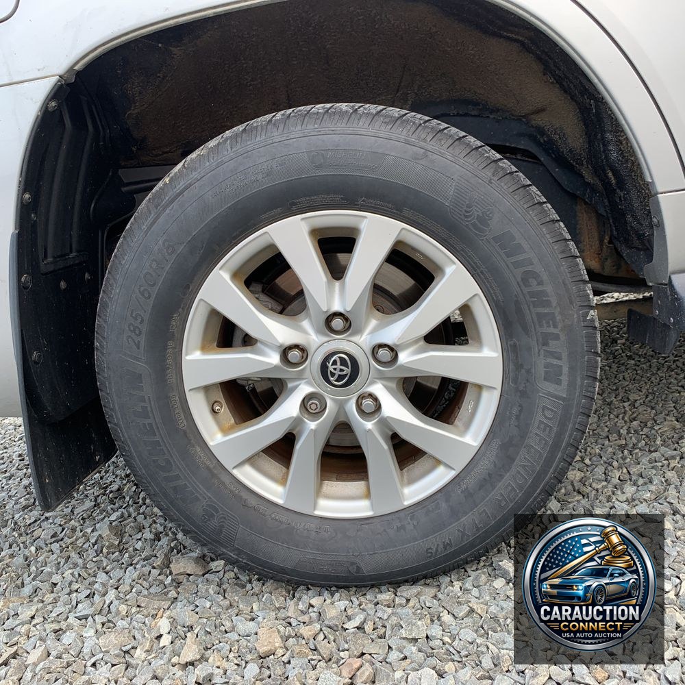 2017 Toyota Land Cruiser Base