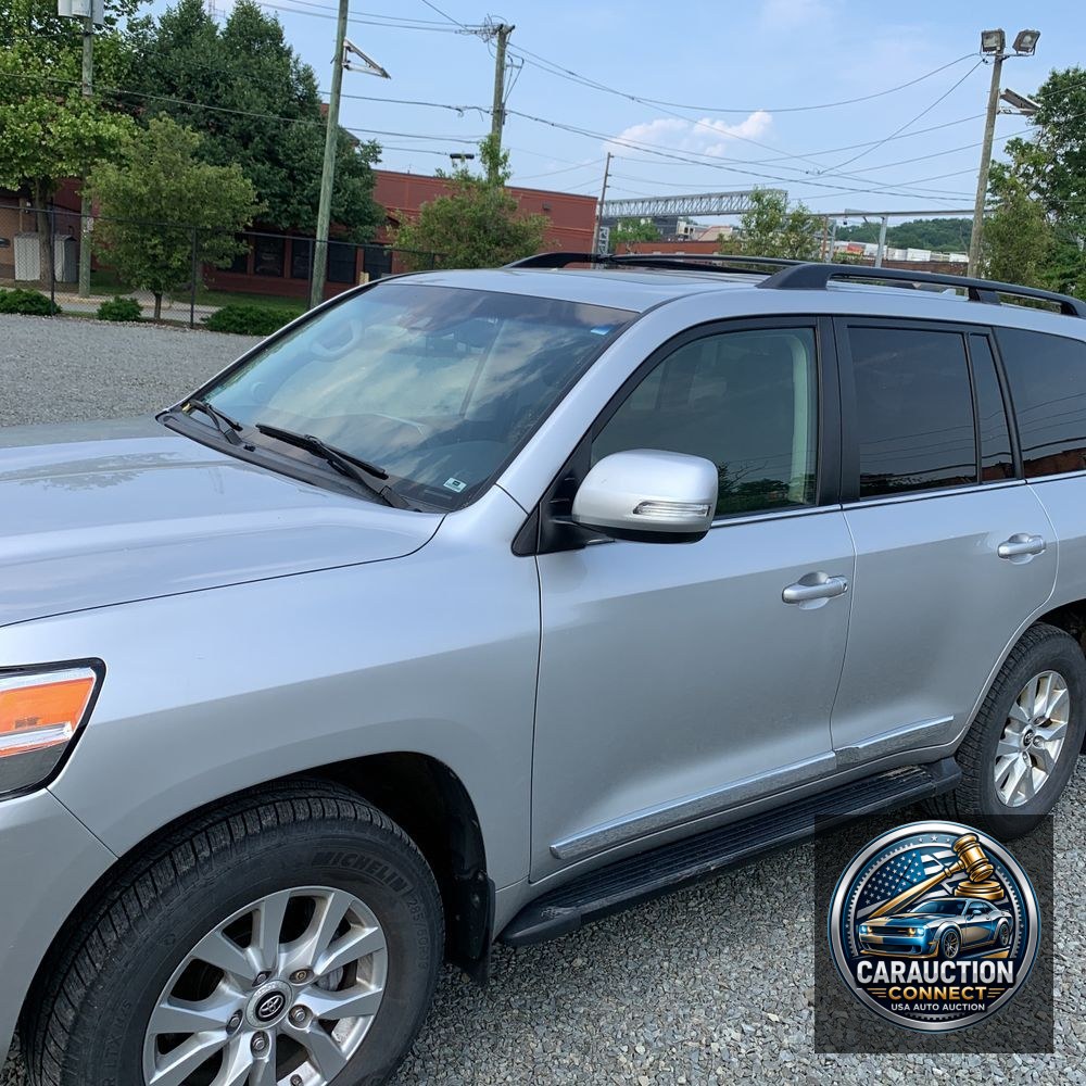 2017 Toyota Land Cruiser Base