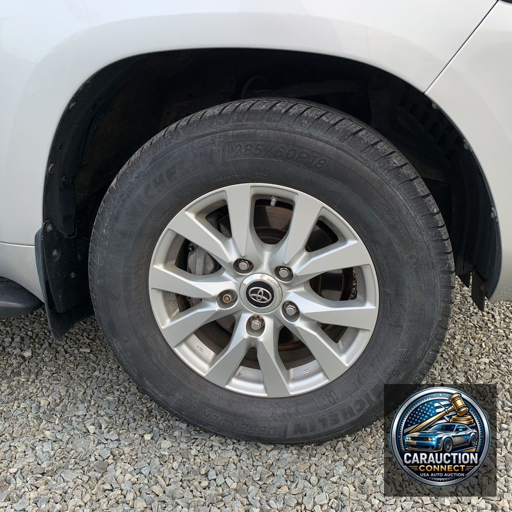 2017 Toyota Land Cruiser Base