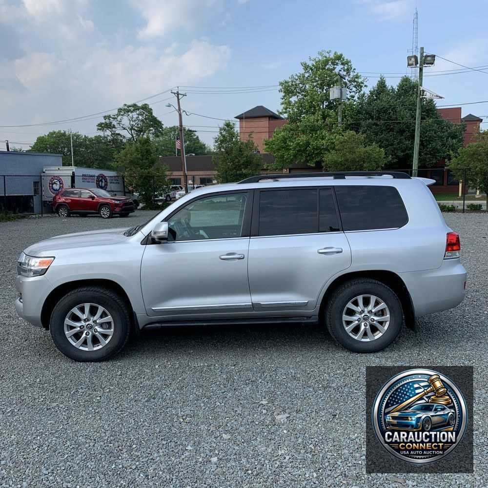 2017 Toyota Land Cruiser Base