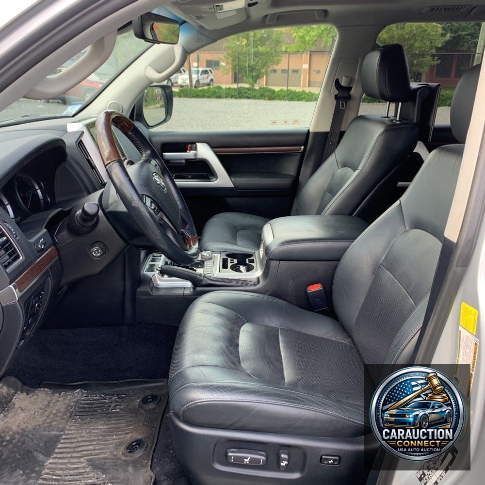 2017 Toyota Land Cruiser Base