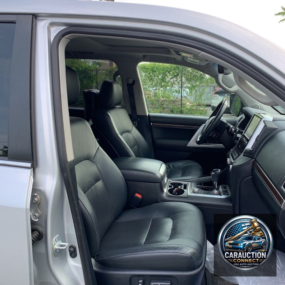 2017 Toyota Land Cruiser Base