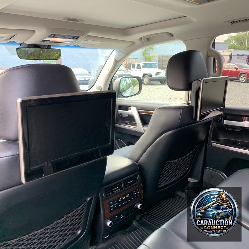 2017 Toyota Land Cruiser Base