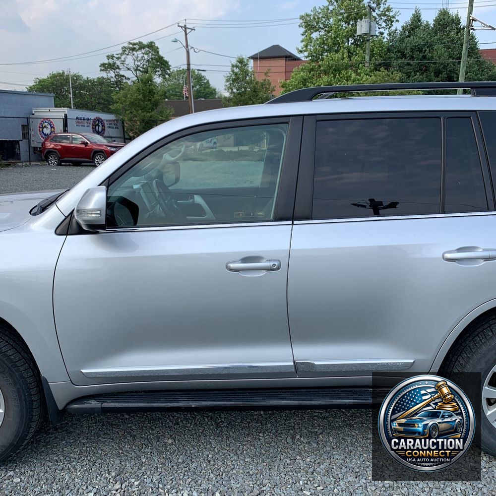 2017 Toyota Land Cruiser Base
