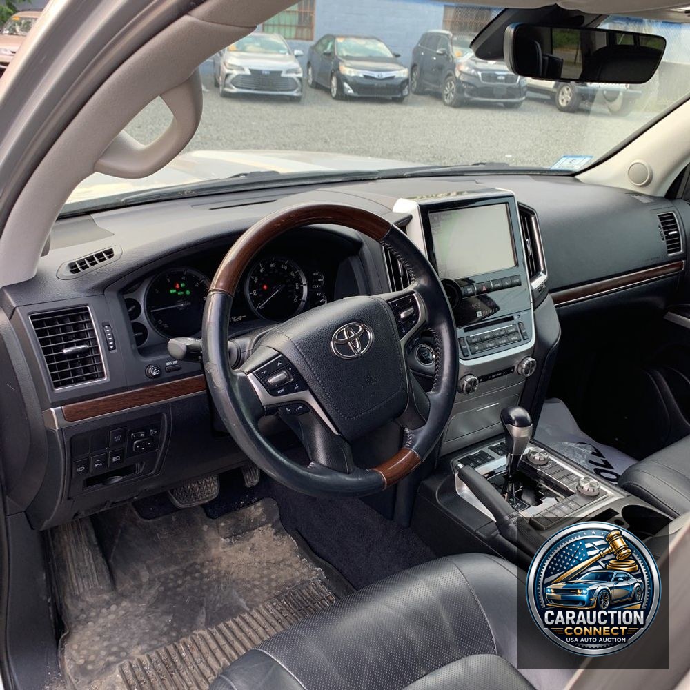 2017 Toyota Land Cruiser Base