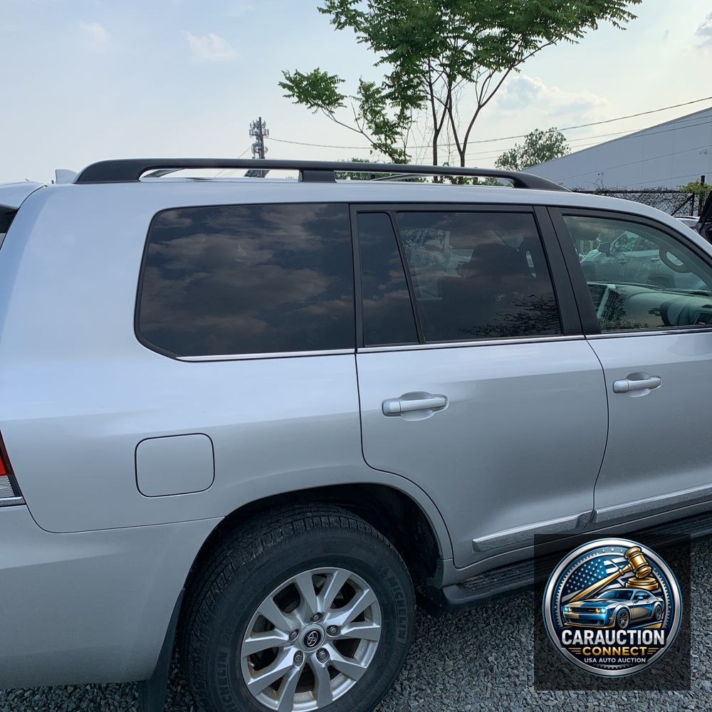 2017 Toyota Land Cruiser Base
