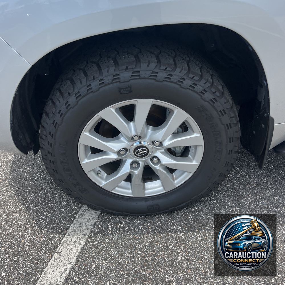 2020 Toyota Land Cruiser Base
