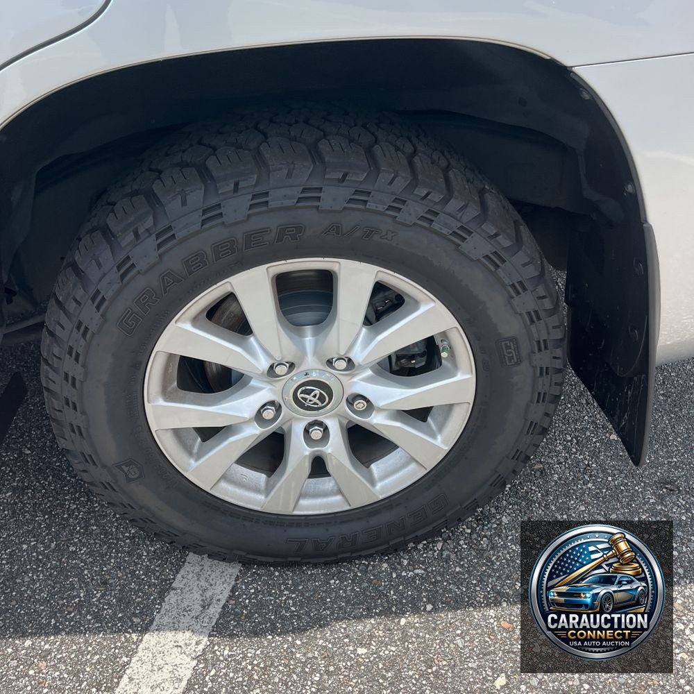 2020 Toyota Land Cruiser Base