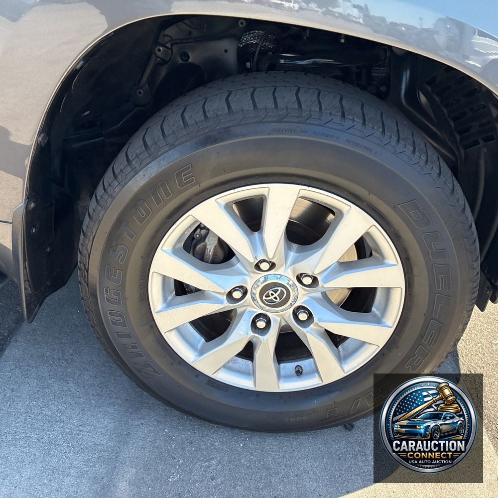 2018 Toyota Land Cruiser Base