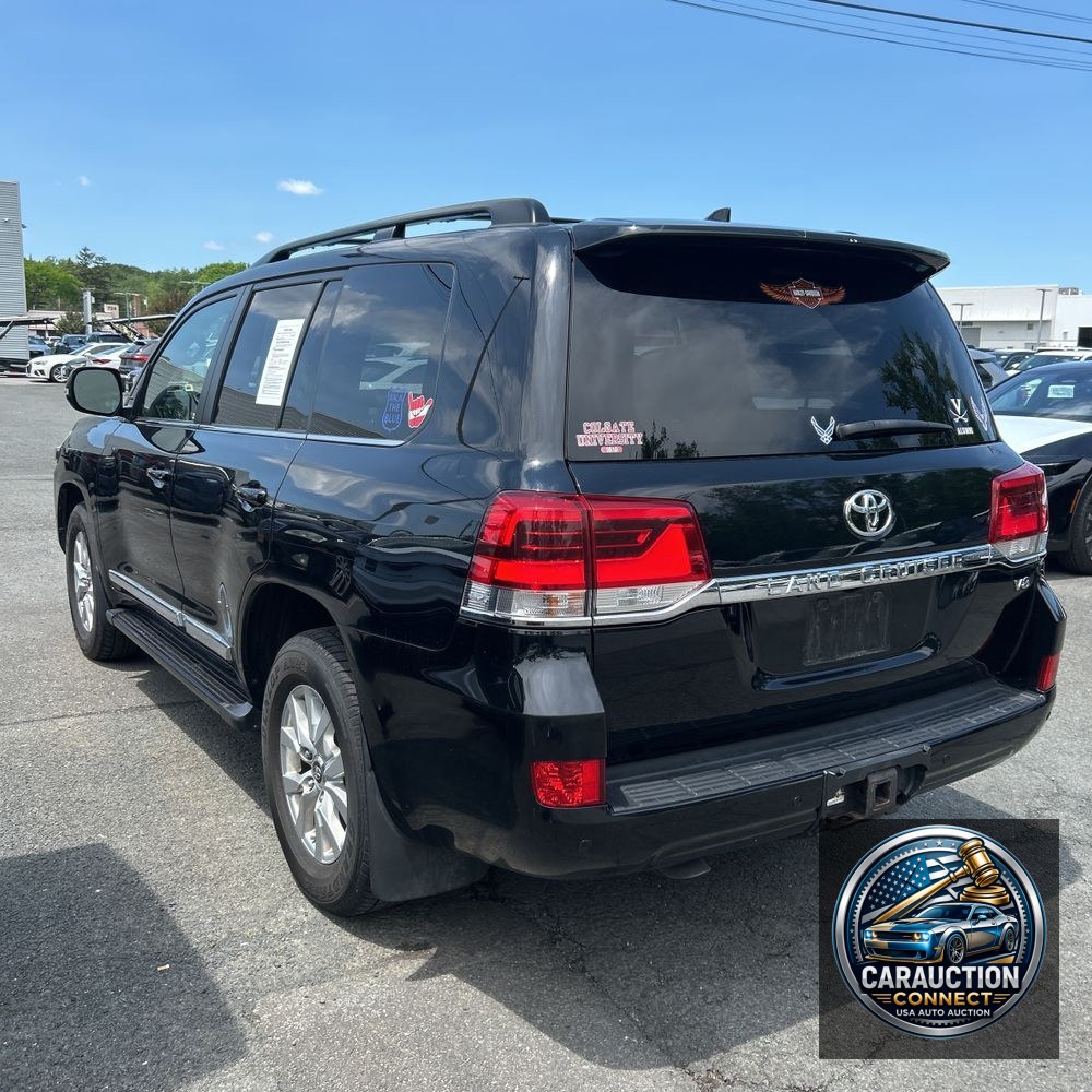 2018 Toyota Land Cruiser Base