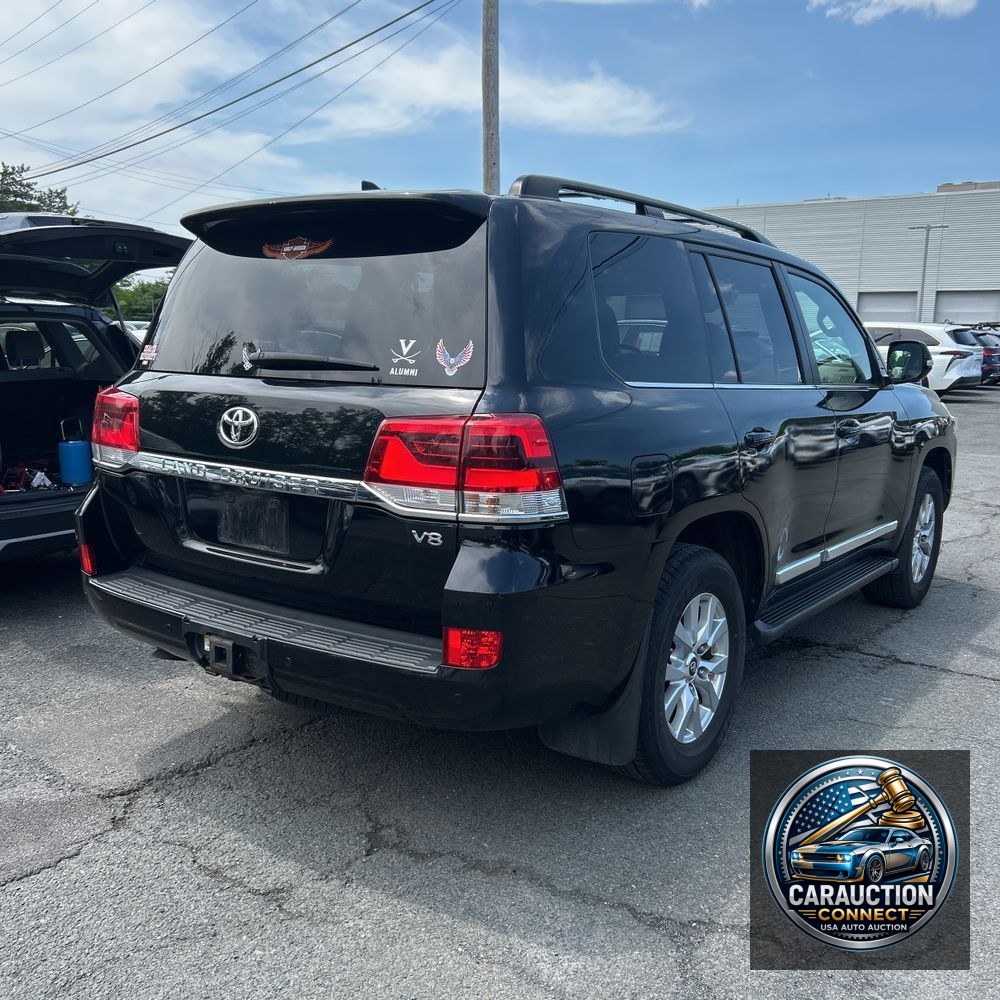 2018 Toyota Land Cruiser Base
