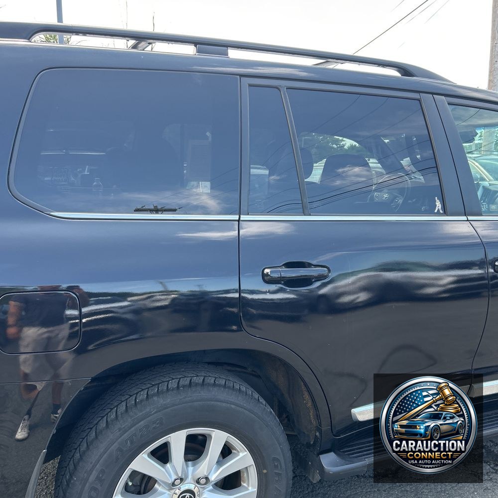2018 Toyota Land Cruiser Base