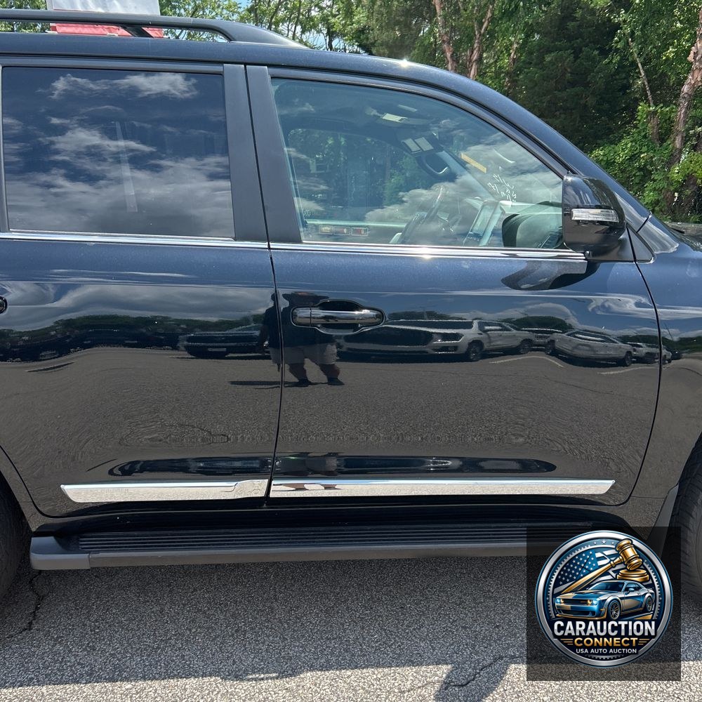 2017 Toyota Land Cruiser Base