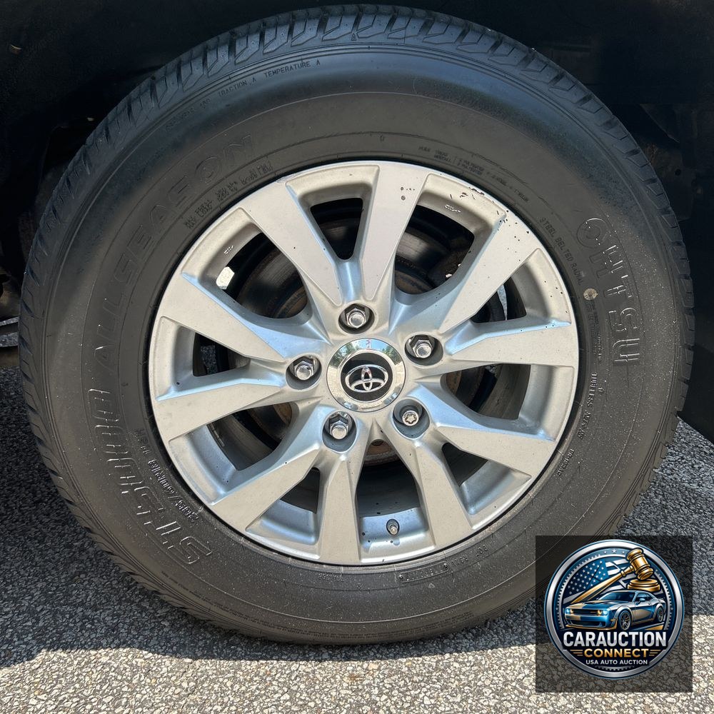 2017 Toyota Land Cruiser Base