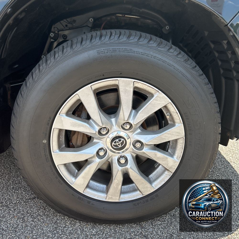 2017 Toyota Land Cruiser Base