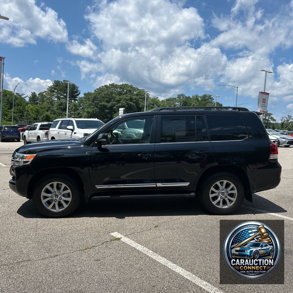 2017 Toyota Land Cruiser Base