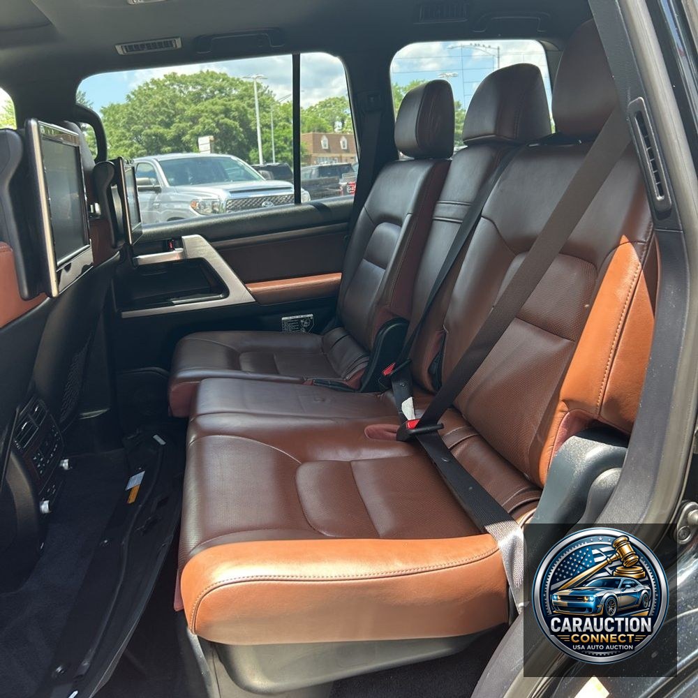 2017 Toyota Land Cruiser Base